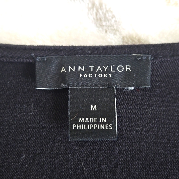 Ann Taylor black long sleeve solid color blouse/shell size medium - Picture 5 of 5